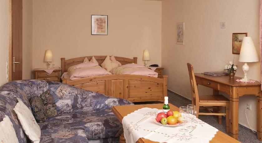 Hotel-Pension Thomé Hinterzarten Extérieur photo